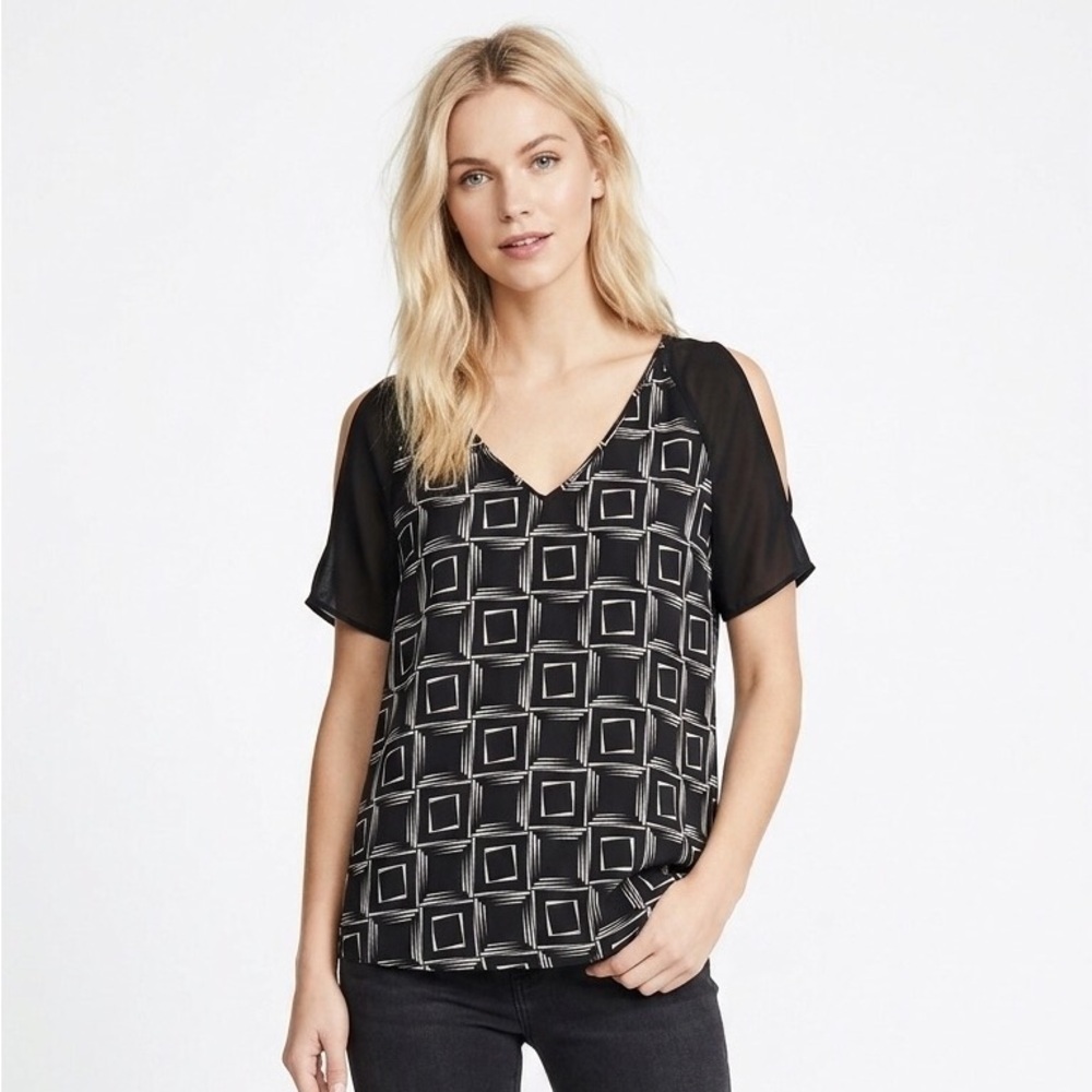 Vince Camuto size medium black modern print top